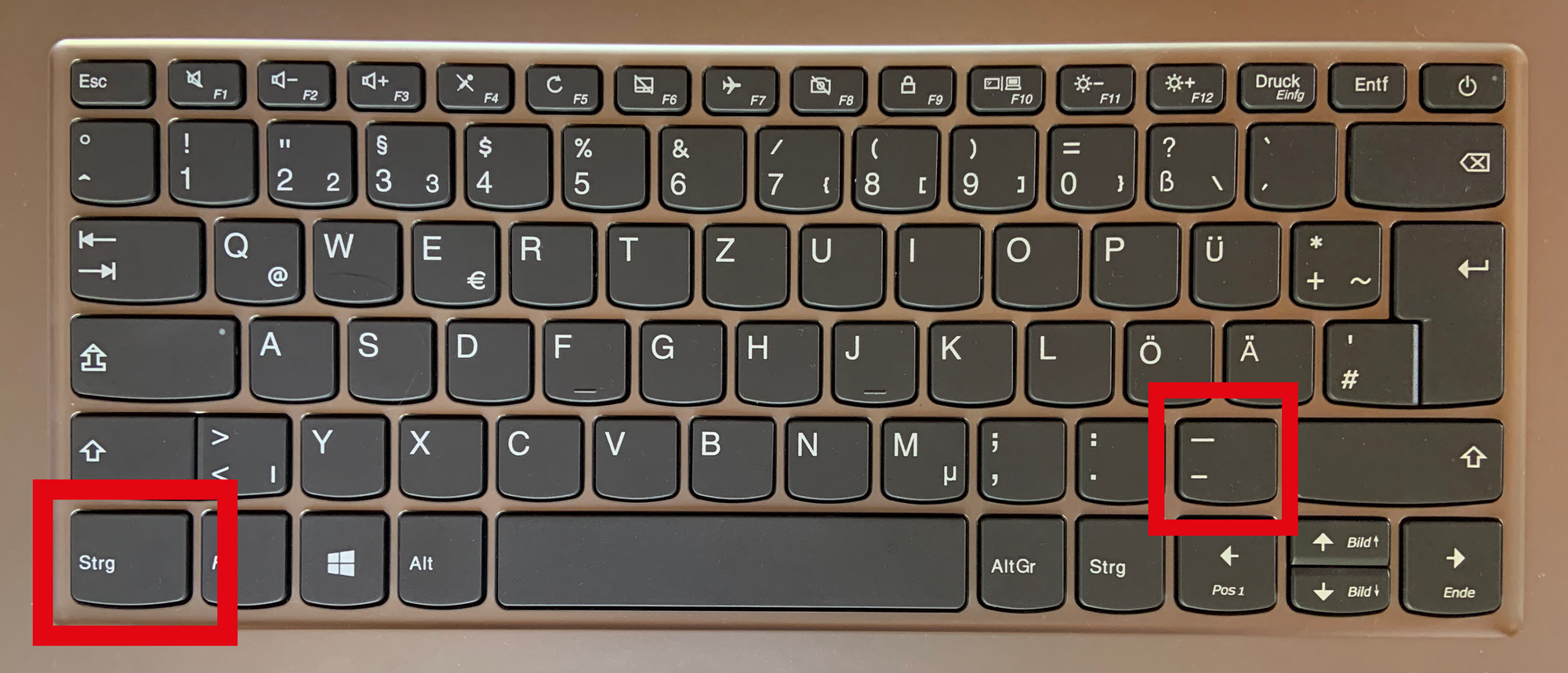 Tastatur, auf der die Tasten Strg und Minus markiert sind. 