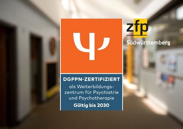 Das orangene Siegel der DGPPN ist abgebildet, darunter steht der Text: DGPPN-zertifizierte Weiterbildungsstätte. 